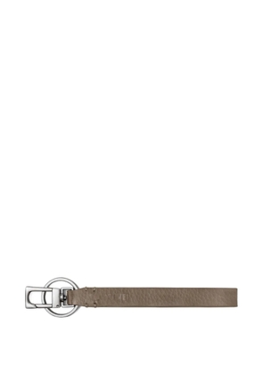 Yu Mei Key logo-debossed leather keyring - Brown