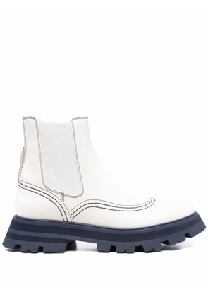 Alexander McQueen Wander Chelsea boots - White