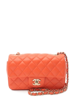 CHANEL Pre-Owned 2020-2021 small Classic Flap shoulder bag - Orange