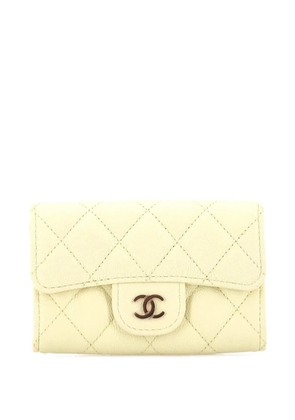 CHANEL Pre-Owned CC Compact Classic Flap Wallet Quilted Caviar small wallets - Yellow