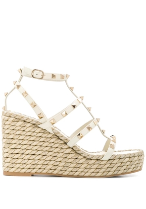 Valentino Garavani 95mm Rockstud wedge sandals - Neutrals