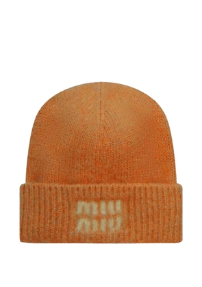 Miu Miu debossed-logo beanie hat - Orange