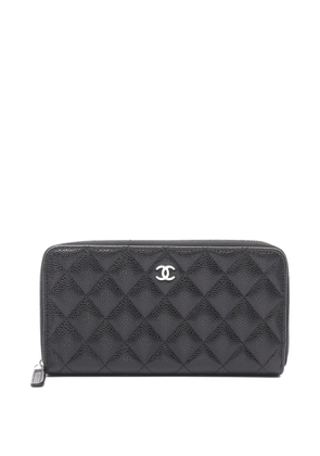 CHANEL Pre-Owned 2021s Matelassé zip wallet - Black