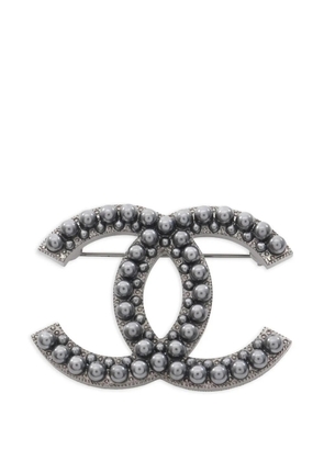 CHANEL Pre-Owned CC-logo brooch - Silver
