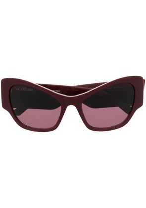 Balenciaga Eyewear enamelled-logo cat-eye frame sunglasses - Red
