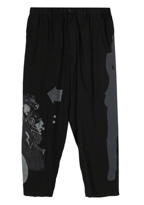 Yohji Yamamoto elasticated-waist printed trousers - Black