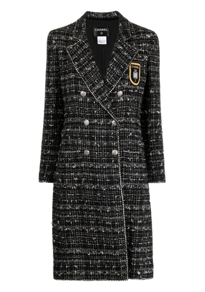 CHANEL Pre-Owned 2005 crest-appliqué tweed coat - Black