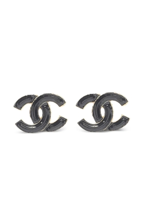CHANEL Pre-Owned 2023 CC Resin and Gold Plated Push Back Earrings costume earrings - Black