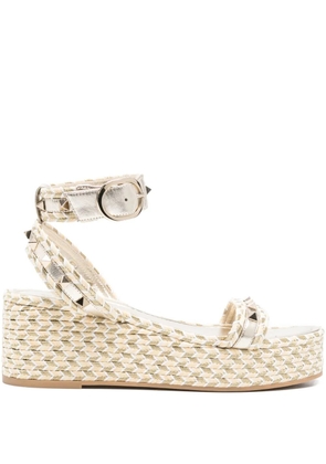 Valentino Garavani Pre-Owned 70mm rockstud flatform sandals - Gold