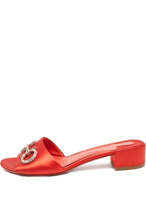 Ferragamo Pre-Owned Gancini satin heeled sandals - Red