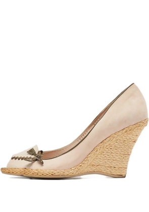 Ferragamo Pre-Owned 100mm wedge-heel bow-embellished pumps - Neutrals