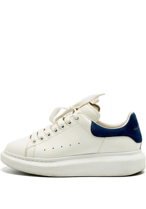 Alexander McQueen Pre-Owned leather sneakers - White