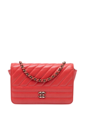 CHANEL Pre-Owned 2016-2017 Quilted Goatskin Diagonal Wallet On Chain crossbody bag - Red