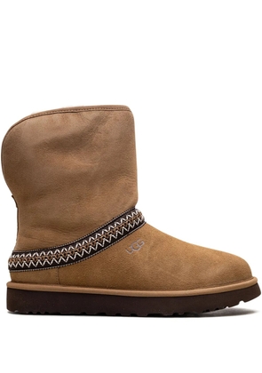 UGG Classic Short Crescent 'Chestnut' boots - Brown