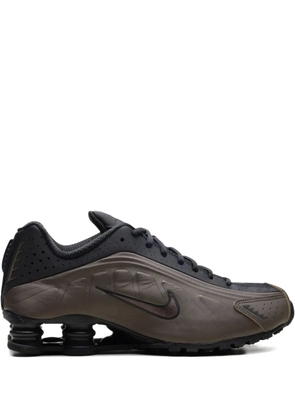 Nike Shox R4 'Ironstone/Off Noir/Off Noir' sneakers - Brown