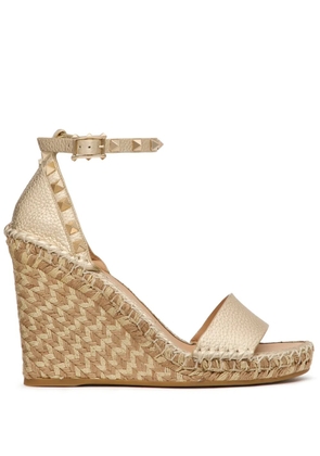Valentino Garavani Rockstud wedge espadrilles - Gold