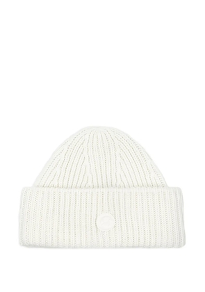 Yves Salomon ribbed-knit beanie - White