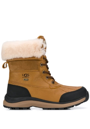UGG shearling lined lace-up boots - Brown