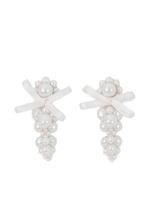Simone Rocha bow-detail pearl-cluster earrings - White