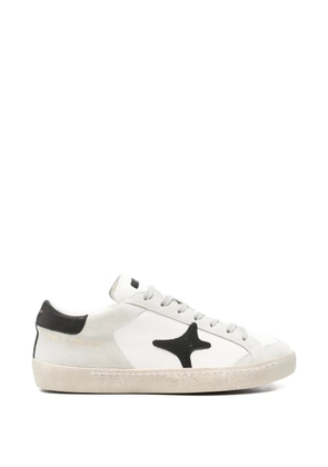 Ama Brand star-motif sneakers - White