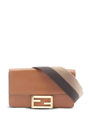 Fendi Pre-Owned 10s logo-buckle shoulder bag - Brown