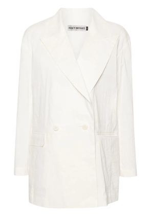 Issey Miyake Shaped Membrane double-breasted blazer - White