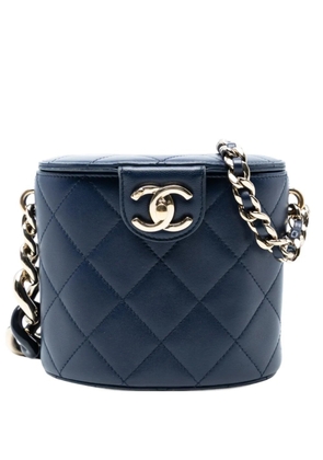 CHANEL Pre-Owned 2019 Small Quilted Lambskin Resin Elegant Chain Tubular Vanity Case crossbody bag - Blue
