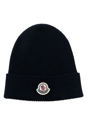 Moncler ribbed logo-patch beanie hat - Blue