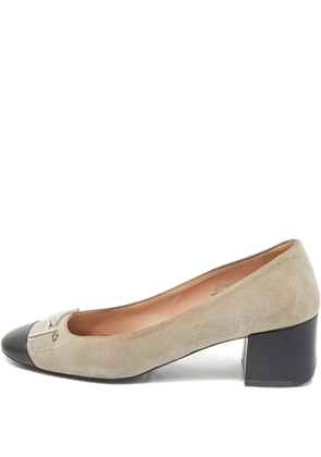 Tod's Vintage Double T suede pumps - Neutrals