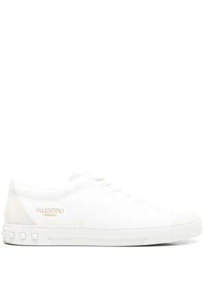 Valentino Garavani Pre-Owned logo-print low-top trainers - White