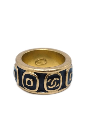 CHANEL Pre-Owned 2002 logo-embossed band ring - Gold