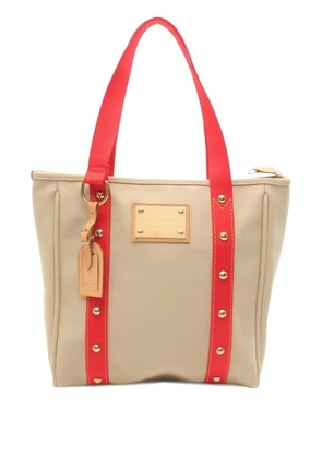 Louis Vuitton Pre-Owned 2005 Hippopotamus MM studded-detail shoulder bag - Neutrals