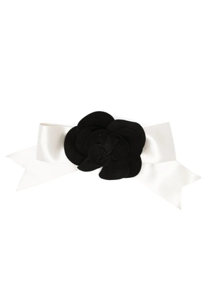 CHANEL Pre-Owned 2000s camellia silk bow hairpin - Black