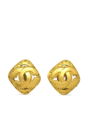 CHANEL Pre-Owned 1996 CC clip-on earrings - Gold