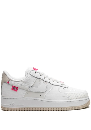 Nike Air Force 1 '07 LX 'Pink Bling' sneakers - White
