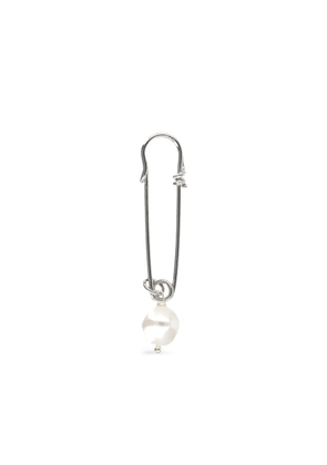 Justine Clenquet Chelsea pearl safety-pin earring - Silver