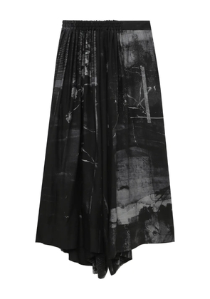 Y's abstract-print pleated trousers - Grey