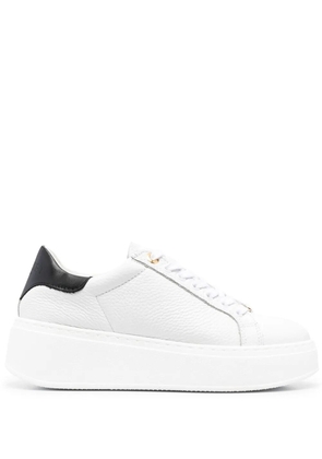 TWINSET contrasting-heel leather sneakers - White