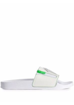 Giuseppe Zanotti Brett logo slides - White