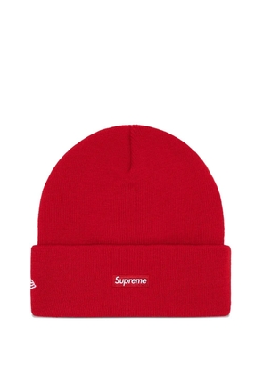 Supreme New Era® Old English beanie hat - Red