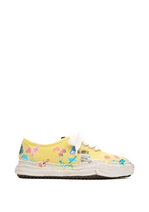 Maison MIHARA YASUHIRO Baker sticker-print low-top sneakers - Yellow