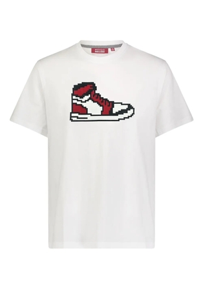 Mostly Heard Rarely Seen 8-Bit sneaker-print T-shirt - White