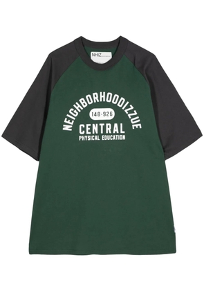 izzue x Neighborhood logo-print T-shirt - Green