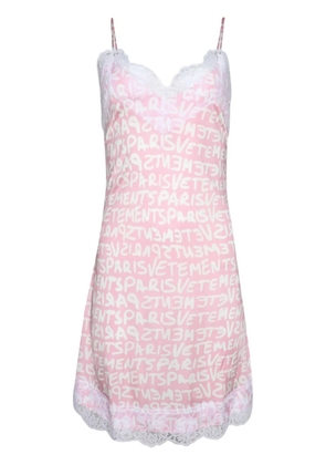VETEMENTS logo-print lace-trim minidress - Pink