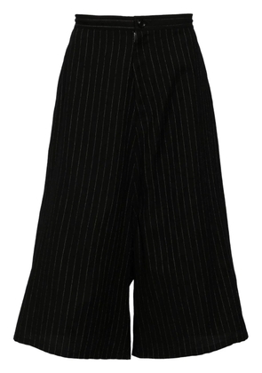 Y's pinstripe cropped trousers - Black