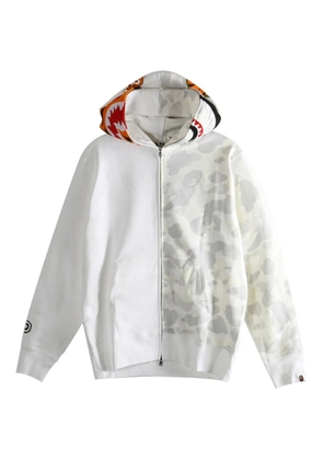 A BATHING APE® camo shark zip-up hoodie - White