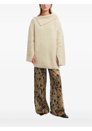 AERON asymmetrical-neckline knit sweater - Neutrals