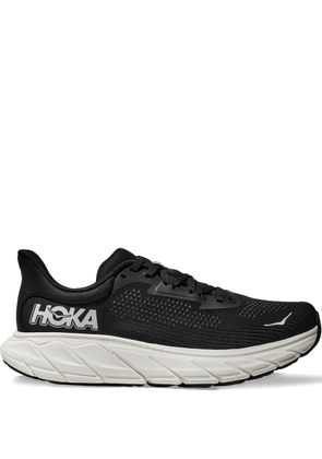 HOKA Arahi 7 logo-print sneakers - Black