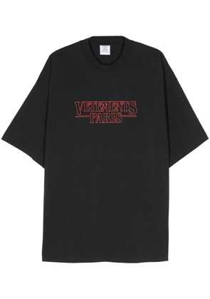VETEMENTS rubberised-logo T-shirt - Black
