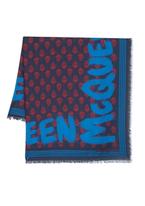 Alexander McQueen McQueen Graffiti printed frayed scarf - Blue